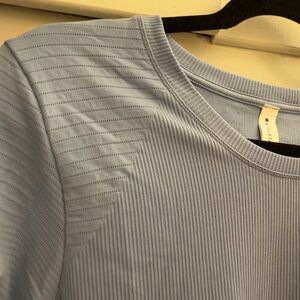 Athleta Workout Shirt Dusty Blue Long Sleeves Slimming Angled Stripes Size 1X